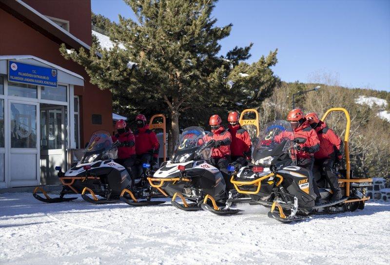 Mehmetçik Palandöken Dağı'nda çığ tatbikatı gerçekleştirdi