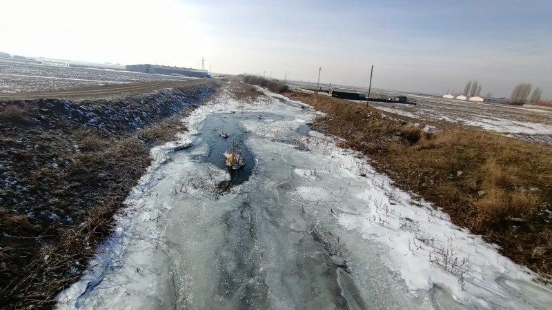 Erzurum'da nehirler buz kesti