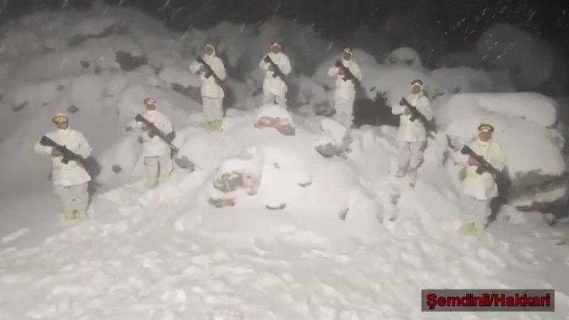 Mehmetçik'ten 2022 mesajı: Mutlu yıllar Türkiyem