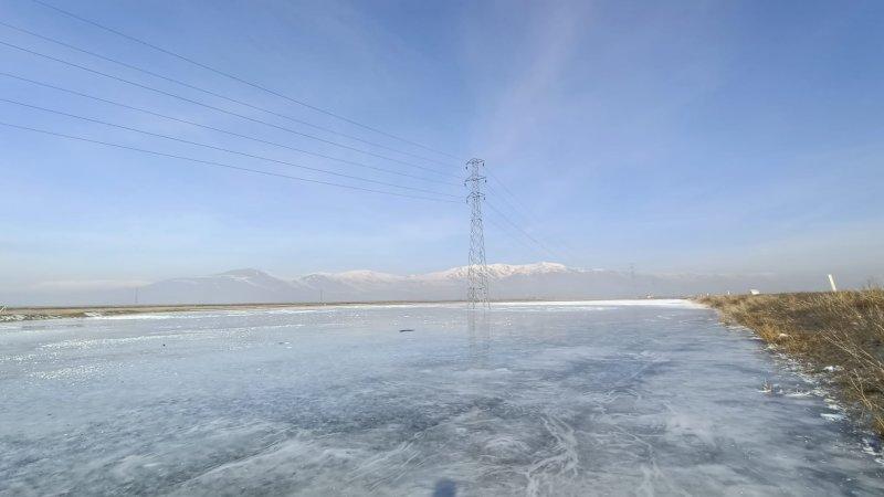 Erzurum'da nehirler buz kesti