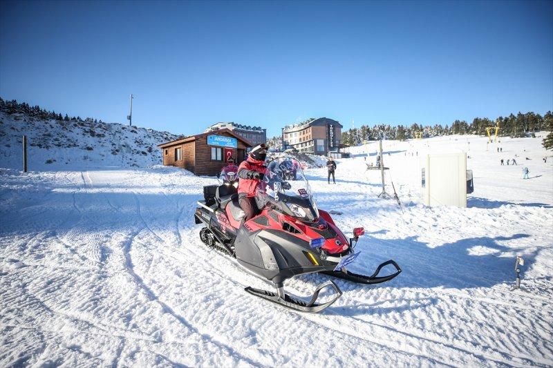 Uludağ'da acemi kayakçıların 'röportaj kazaları'