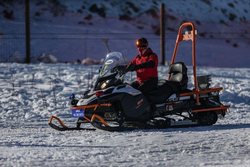 Uludağ'da acemi kayakçıların 'röportaj kazaları'