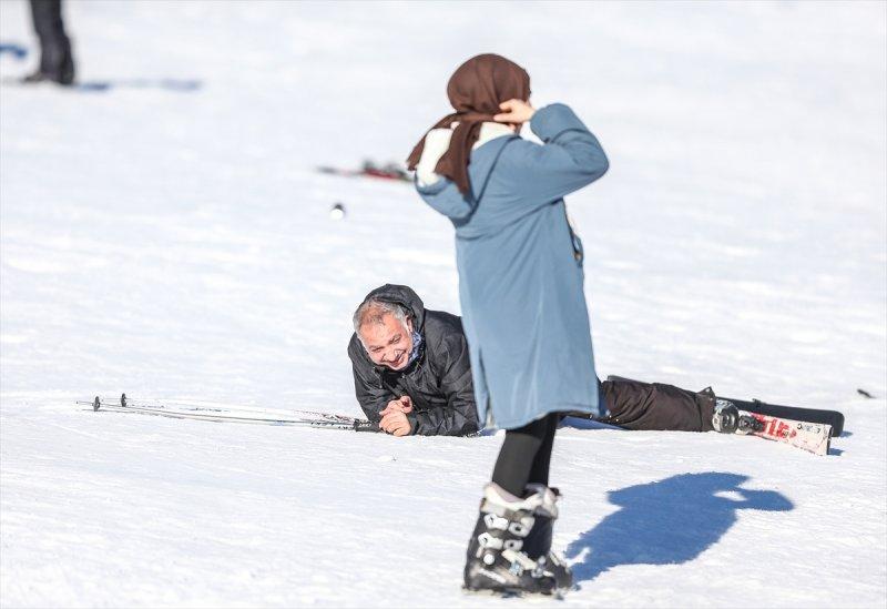 Uludağ'da acemi kayakçıların 'röportaj kazaları'