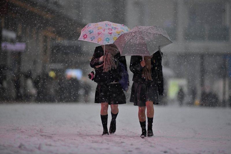 Tokyo'da 2018 yılı sonrası şiddetli kar yağışı yaşandı