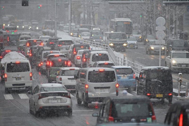 Tokyo'da 2018 yılı sonrası şiddetli kar yağışı yaşandı