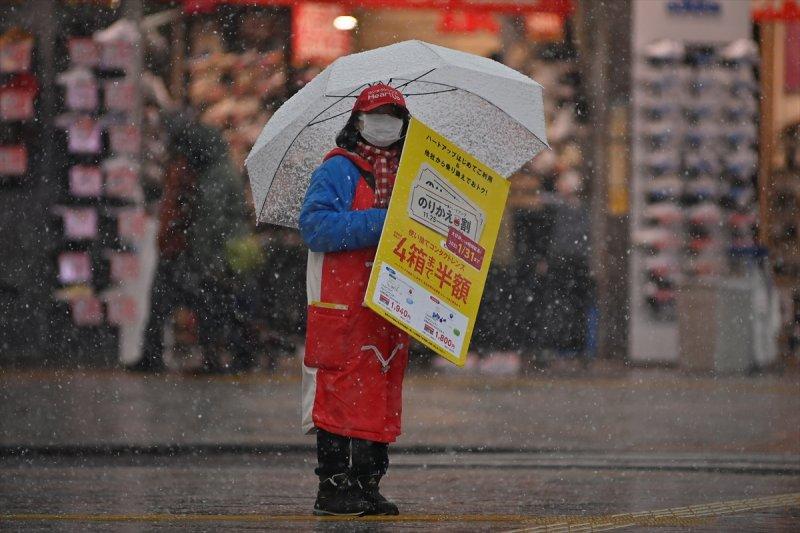 Tokyo'da 2018 yılı sonrası şiddetli kar yağışı yaşandı