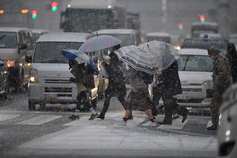 Tokyo'da 2018 yılı sonrası şiddetli kar yağışı yaşandı
