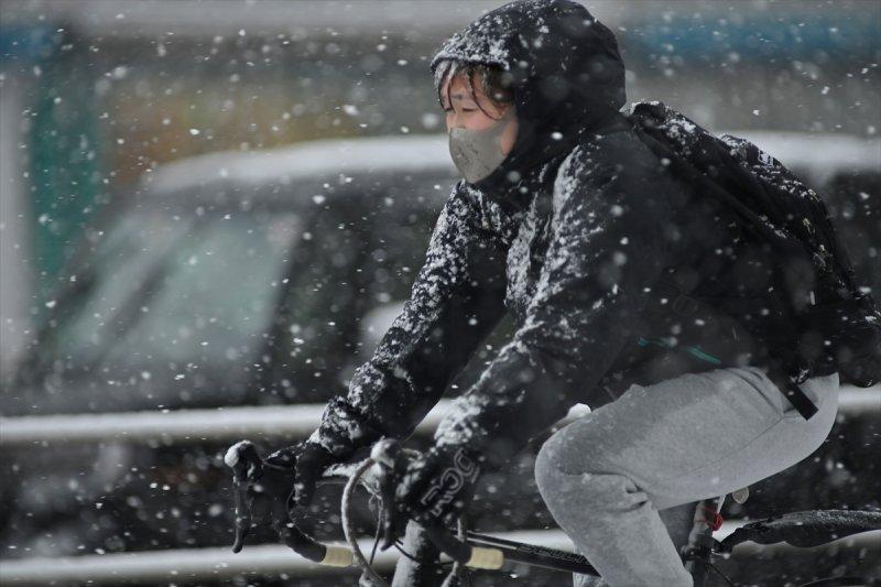 Tokyo'da 2018 yılı sonrası şiddetli kar yağışı yaşandı