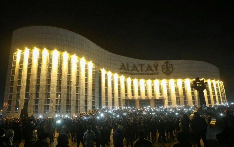 Kazakistan'da akaryakıt zammı protestolarından kareler