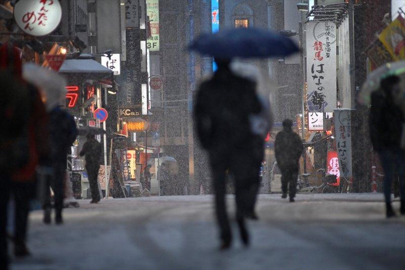 Tokyo'da 2018 yılı sonrası şiddetli kar yağışı yaşandı