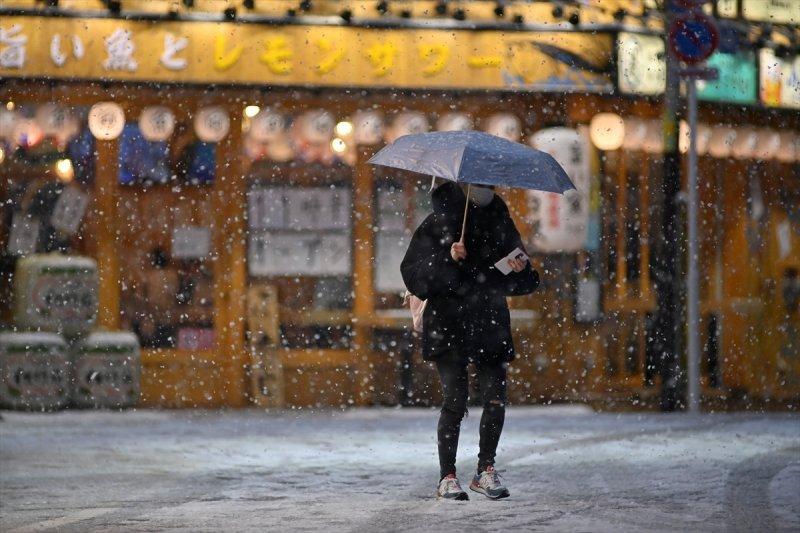 Tokyo'da 2018 yılı sonrası şiddetli kar yağışı yaşandı