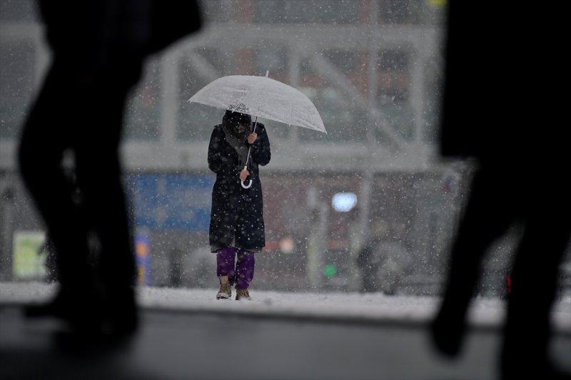 Tokyo'da 2018 yılı sonrası şiddetli kar yağışı yaşandı