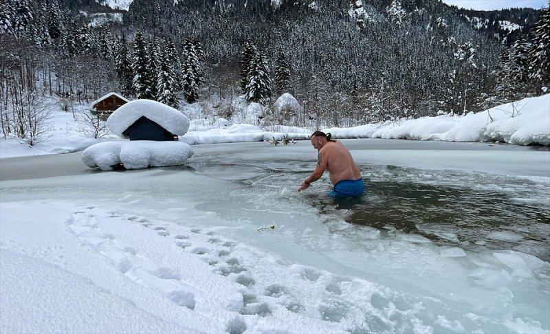 Rize'nin Kaçkarlı Viking'i, yaz kış doğada yaşamaktan vazgeçmiyor