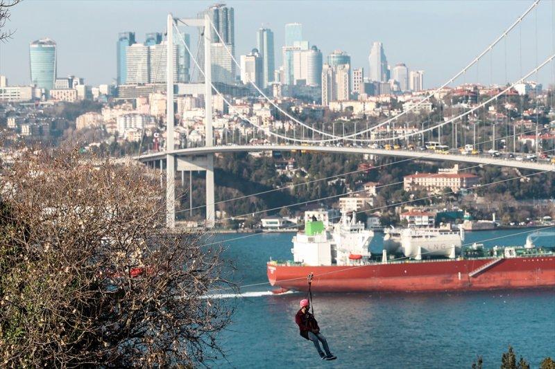 Macera severlerin yeni tutkusu: Boğaza karşı zipline