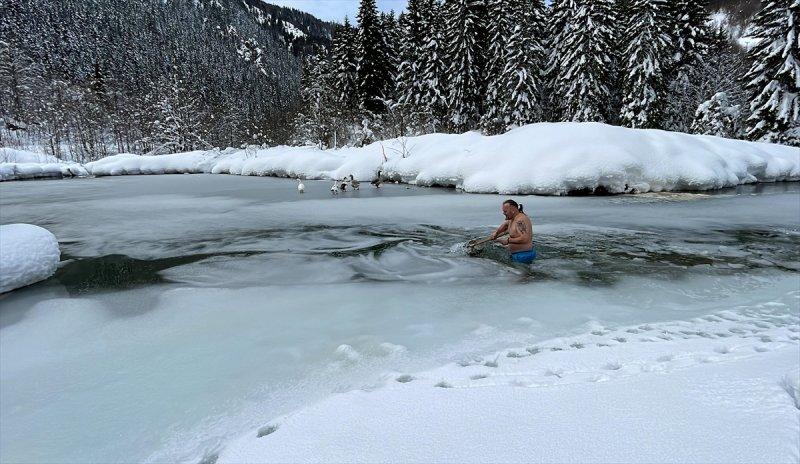 Rize'nin Kaçkarlı Viking'i, yaz kış doğada yaşamaktan vazgeçmiyor