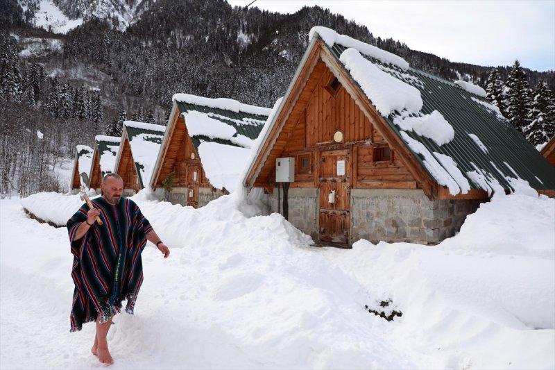Rize'nin Kaçkarlı Viking'i, yaz kış doğada yaşamaktan vazgeçmiyor