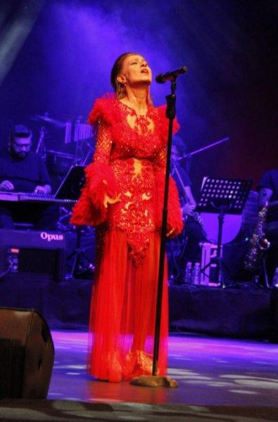 Yıldız Tilbe'nin sahne kıyafetleri