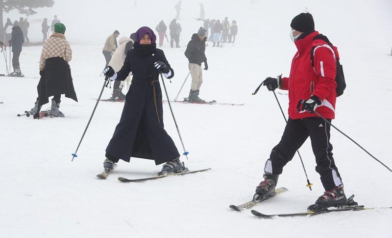 Uludağ'da pistler yoğun sise rağmen doldu