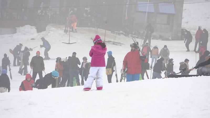 Uludağ'da pistler yoğun sise rağmen doldu
