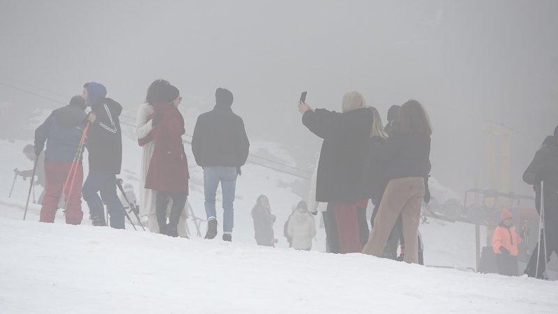 Uludağ'da pistler yoğun sise rağmen doldu