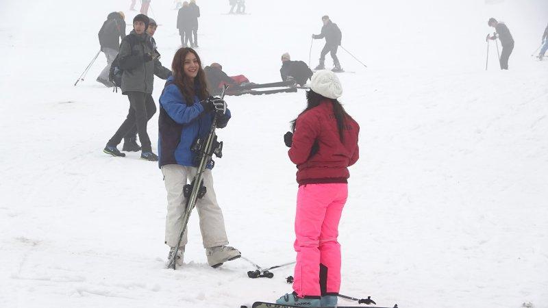 Uludağ'da pistler yoğun sise rağmen doldu
