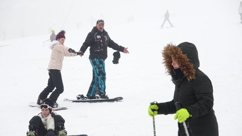 Uludağ'da pistler yoğun sise rağmen doldu