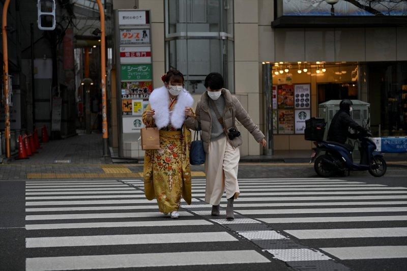 Japonyalı gençler "Yetişkinler Günü"nü kutladı