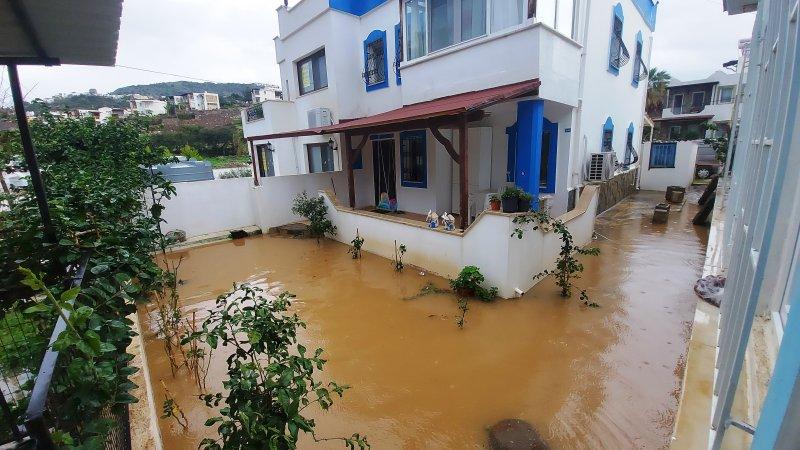 Muğla'da sağanak ve dolu, yaşamı olumsuz etkiledi