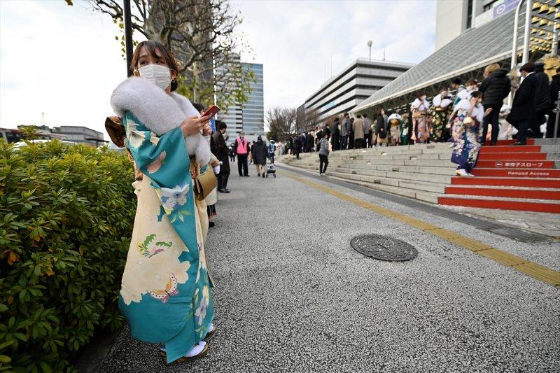Japonyalı gençler "Yetişkinler Günü"nü kutladı