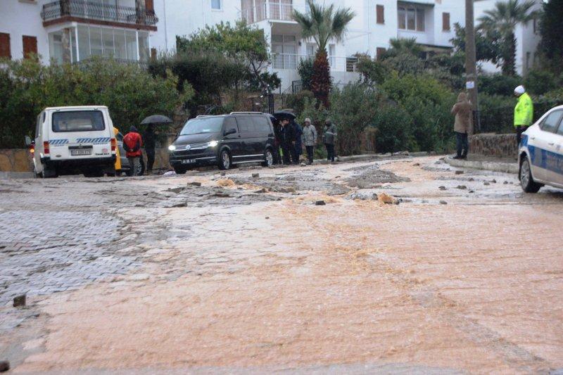 Muğla'da sağanak ve dolu, yaşamı olumsuz etkiledi