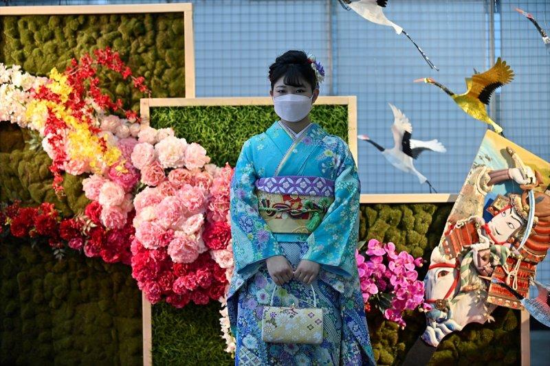 Japonyalı gençler "Yetişkinler Günü"nü kutladı