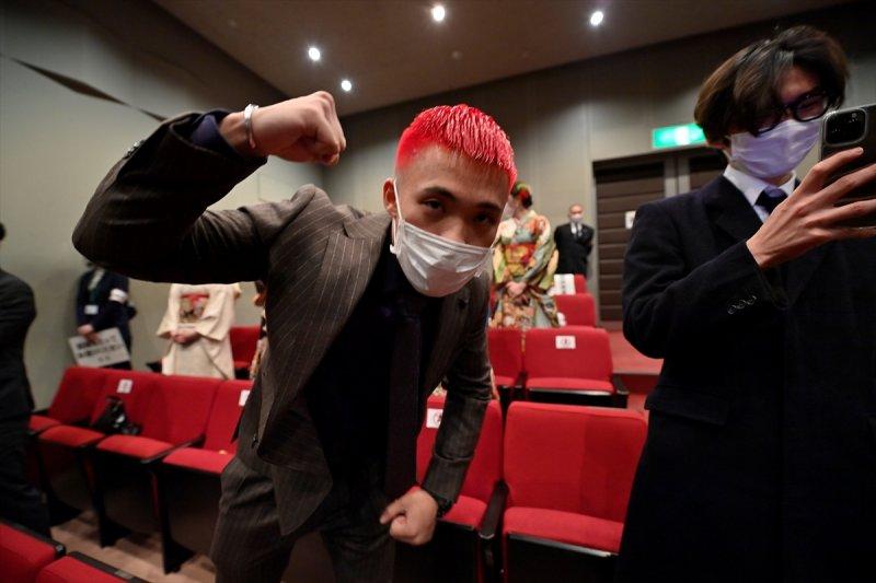 Japonyalı gençler "Yetişkinler Günü"nü kutladı