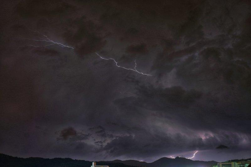 Muğla'da sağanak ve dolu, yaşamı olumsuz etkiledi