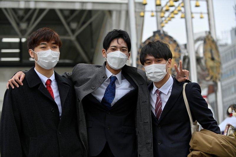 Japonyalı gençler "Yetişkinler Günü"nü kutladı