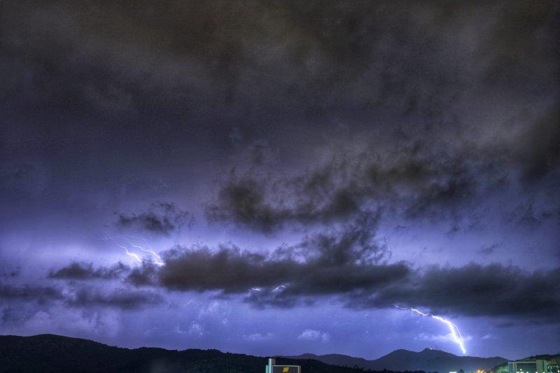 Muğla'da sağanak ve dolu, yaşamı olumsuz etkiledi