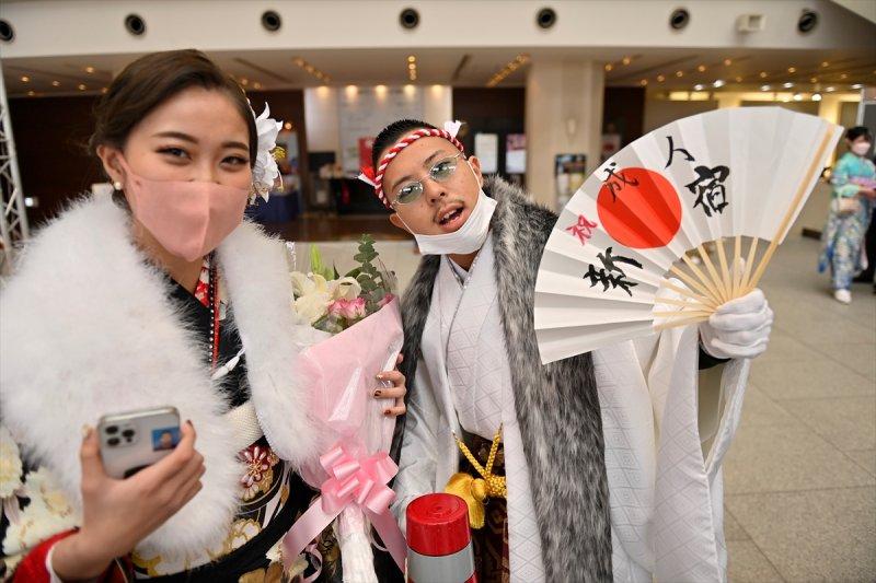 Japonyalı gençler "Yetişkinler Günü"nü kutladı