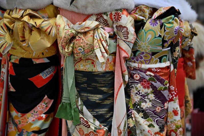 Japonyalı gençler "Yetişkinler Günü"nü kutladı