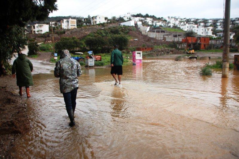 Muğla'da sağanak ve dolu, yaşamı olumsuz etkiledi