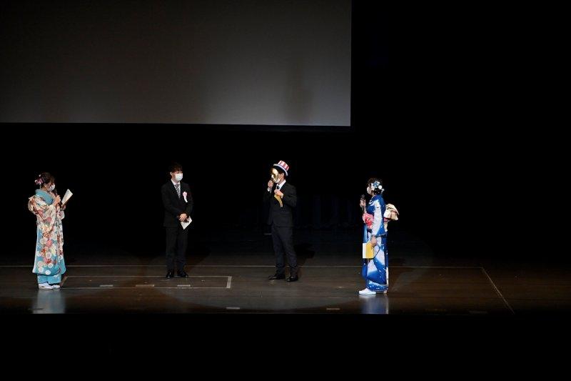 Japonyalı gençler "Yetişkinler Günü"nü kutladı