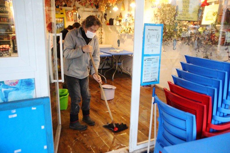 Muğla'da sağanak ve dolu, yaşamı olumsuz etkiledi