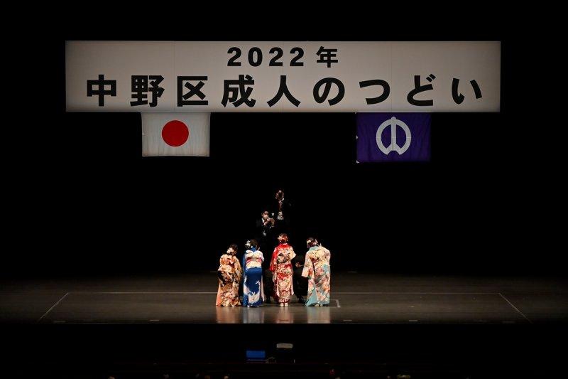 Japonyalı gençler "Yetişkinler Günü"nü kutladı