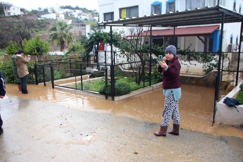 Muğla'da sağanak ve dolu, yaşamı olumsuz etkiledi