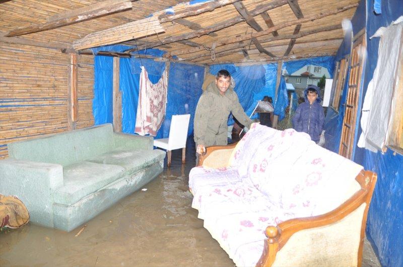 Muğla'da şiddetini arttıran sağanak yağış taşkınlara sebep oldu