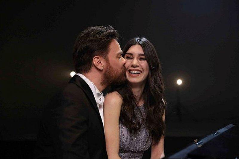 Sinan Akçıl ve Burcu Kıratlı'nın kareleri