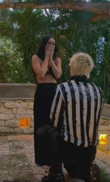 Aşk sarhoşu Megan Fox'un çok beğenilen fotoğrafları