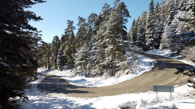 Bolu'da yağan kar görsel şölen oluşturdu