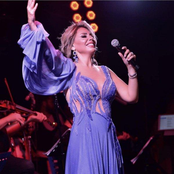 Linet'in birbirinden şık sahne kostümleri