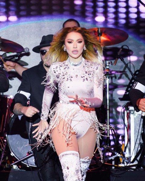 Hadise, Gülşen ve Hande Yener'in sahne kostümleri