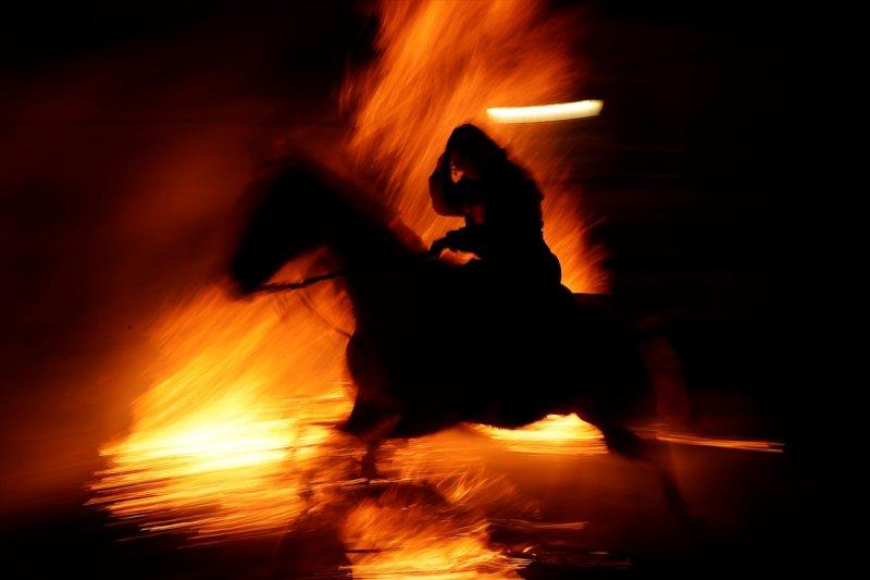 İspanya'da 400 yıllık at ve ateş geleneği