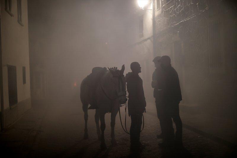 İspanya'da 400 yıllık at ve ateş geleneği